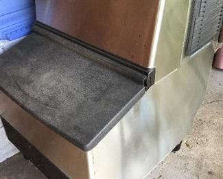 Ice Maker - Hoshizaki