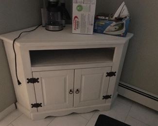 Corner cabinet 