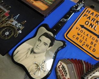 Elvis guitar clock