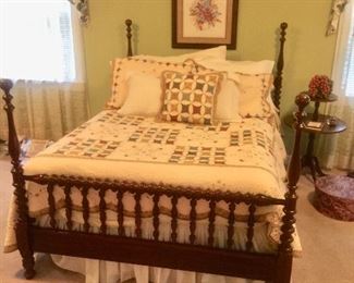 Sweet Full size Spindle Poster bed