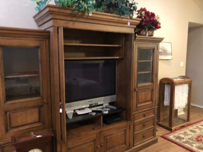 Ethan Allen Entertainment / Curio Set