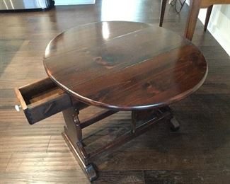 Vintage Ethan Allen small drop leaf table with drawer