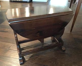 Vintage Ethan Allen small drop leaf table with drawer