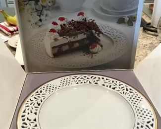 Oscar de la renta cake plate