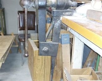 Vintage cast iron Blacksmith Post Vise