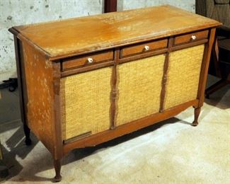 Vintage Motorola Stereo Cabinet With Turntable, Model #SK105MP-FMZ, 28" x 42" x 17.5"