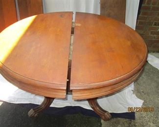 Extending table with 2 leaves