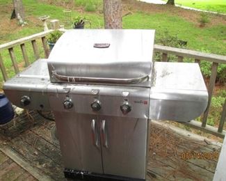 Infrared stainless steel grill includes 1 gas bottle