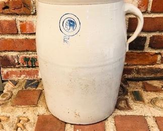 Louisville Pottery Co. 5 gallon indian head churn with lid