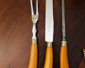 Vintage from the 1930s
Materials
bakelite, metal
A great carving set of fork , honing rod and knife in the butterscotch color of bakelite handles. 