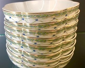 Check out the shape of these soup bowls!