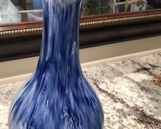 This is a sweet bud vase.