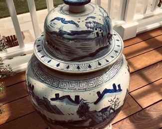 We have two urns like this, purchased through Front Gate.