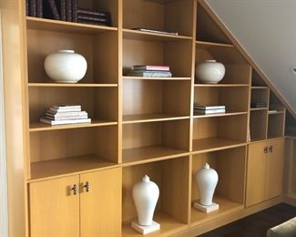This is such an attractive wall shelf. We love the white pottery.