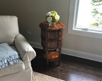 Check out the beautiful wood and design of this little occasional table. Wowsa! Actually, it opens up in the middle of the top and Voila! You pull out a bar!