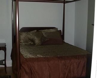 Four Poster Queen Size Bed