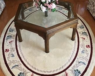 Cocktail Table, oval Rug