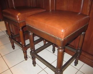 COUNTER HEIGHT BAR STOOLS FROM FRONT GATE