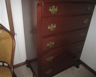 MAHOGANY CHEST OF DRAWERS BY DREXEL