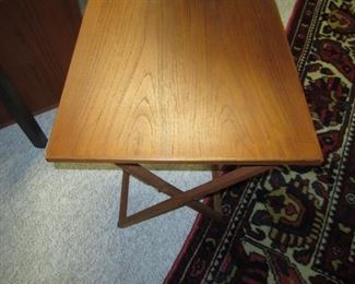 3 FOLDING TABLES IN STORAGE BOX