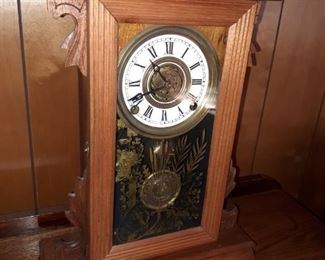 Wooden Works Clock made in between 1822-1835 Ephraim Downs in Bristol Connecticut