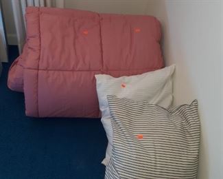 Pillows, Linens