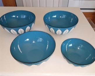 Retro Cathrineholm enamelware bowl set