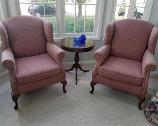 Vintage pair of Flaxsteel wingback chairs. Vintage accent table