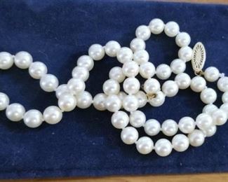 Genuine pearl necklace. 14k clasp.
