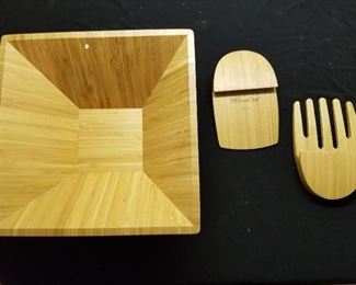 The Pamered Chef:  Large Bamboo Squarae Bowl with Salad Servers