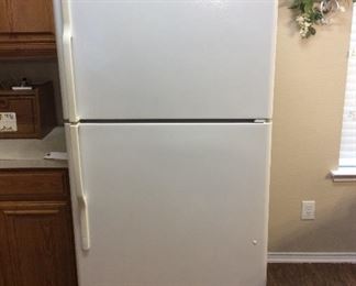 Very nice and clean GE refrigerator. Freezer on top