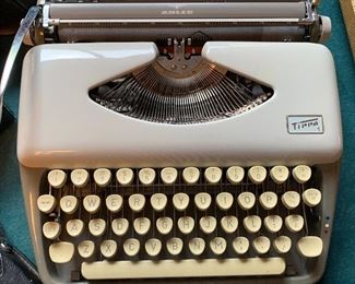 Manual Typewriter & Case