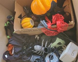 LOTS OF GREAT HALLOWEEN COSTUMES TOO