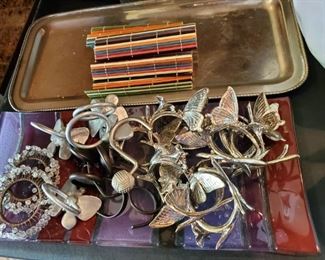 LOTS OF LINENS AND NAPKIN RINGS