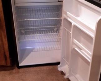 Danby mini fridge, super clean and cold!