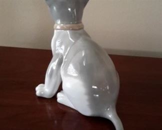 NAO Lladro cat in mint condition. No box.