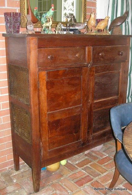 Antique early 1800s Tennessee wooden pegged Pie Safe, this is fantastic, a must see and Buy if you are into Southern Antiquities. 3 ft 10 wide, 17 1/2 deep and 4 ft 4 tall
