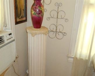Wood decorator column 