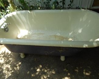Claw foot tub/ there are 2 of these