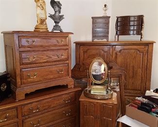 Solid oak Ethan Allen bedroom suite, Jewelry armoire, Miniature dressers