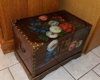 Small chest with painted decoration