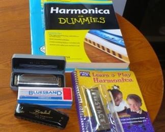 HARMONICAS AND LEARNING BOOKS