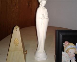 metronome, porcelain statue