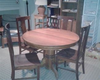 antique pedestal table w/4 chairs