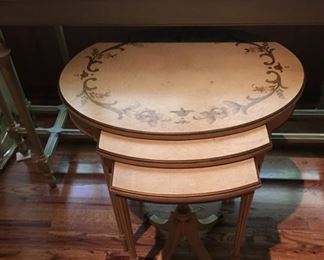 Nesting tables - French