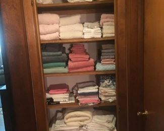 sheets, bedding, towels, rugs