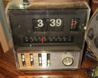 GE Flip clock radio