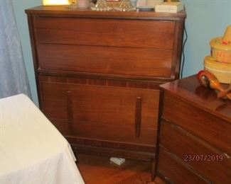 Mid Century chest of drawers