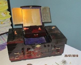 Lacquer jewelry box