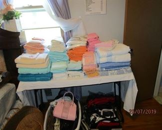 LOTS F TOWELS